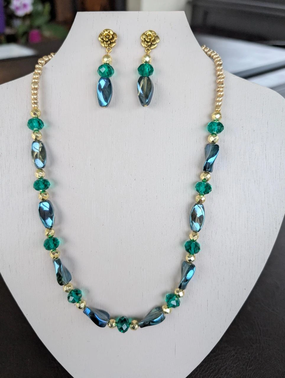 Collier et boucles avec perles en verre aurore boréale bleues PA1019
